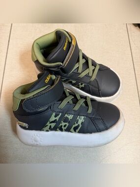 Adidas x Disney Grand Court Mid l Lion King Sneakers